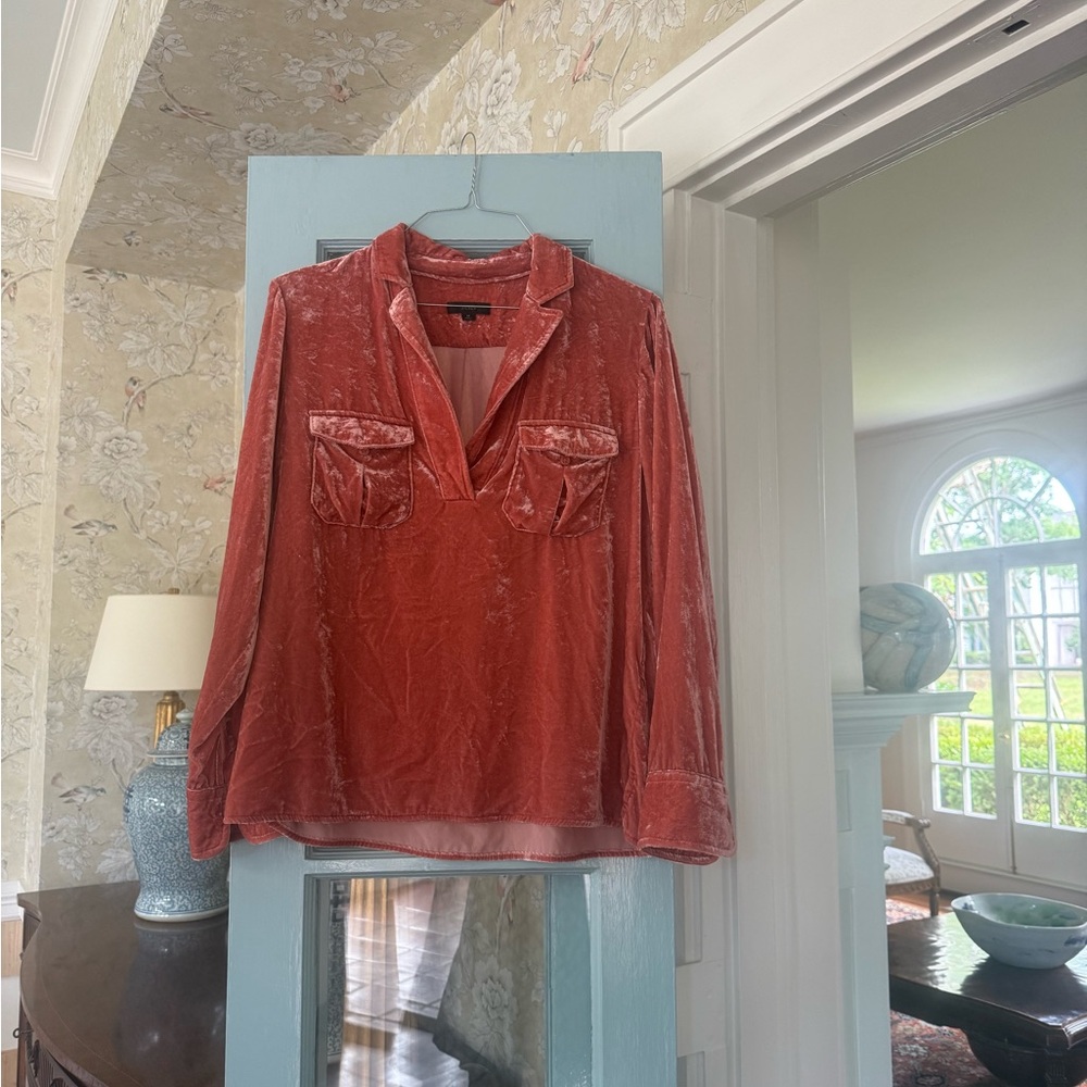 Fabulous top!!  Soooo soft… looks soooo good with jeans or any pants!  The color